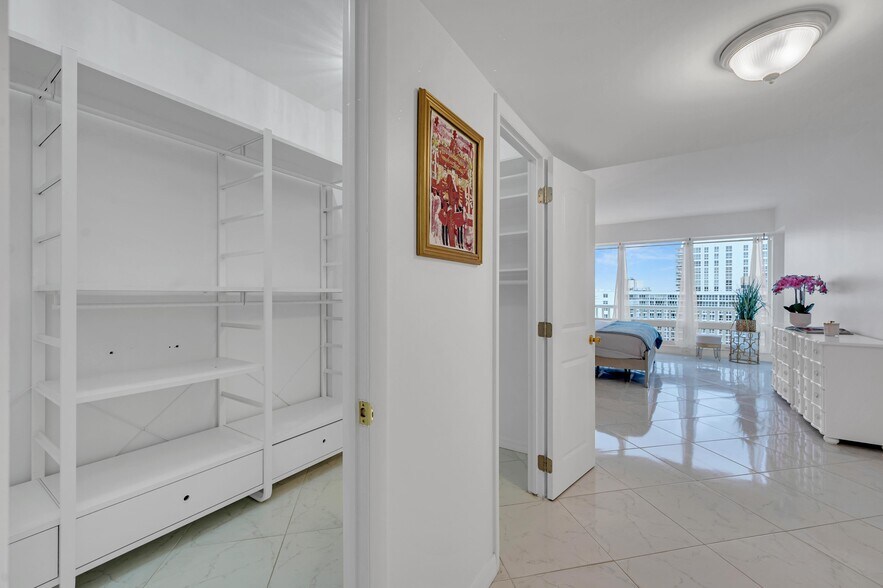 Building Photo - 4020 Galt Ocean Dr