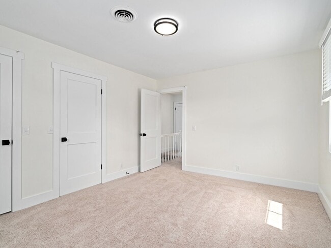 Building Photo - Completely Renovated 2BR, 1.5BA Duplex in West Nashville!