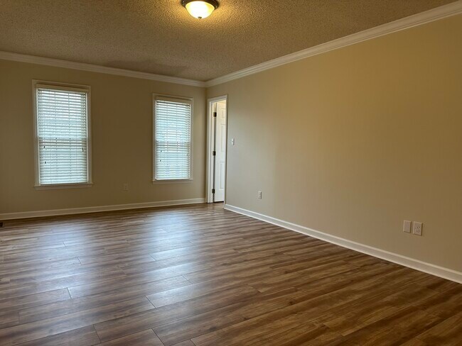 Building Photo - 328 Brookside Ct
