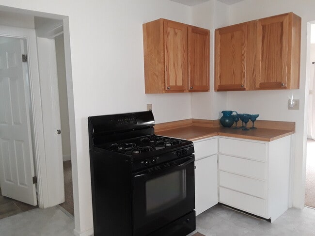 Building Photo - 715 E 4th St