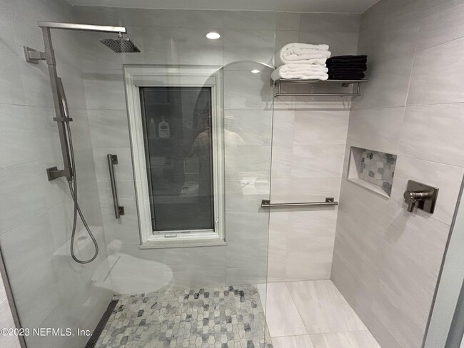 Building Photo - 937 Espinado Ave