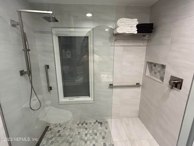 Building Photo - 937 Espinado Ave