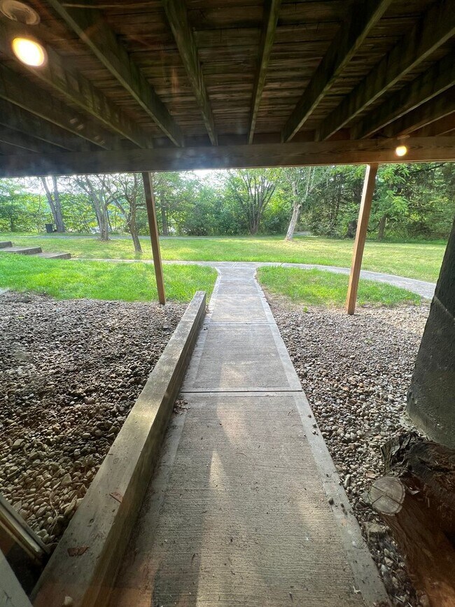 Building Photo - 3-bedroom, 2-bathroom private retreat in C...