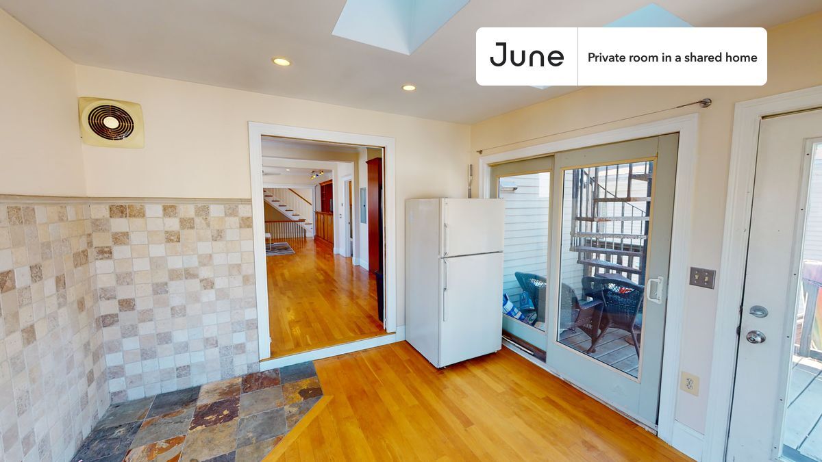 Building Photo - Room in Shared 6 bed/2 bath home