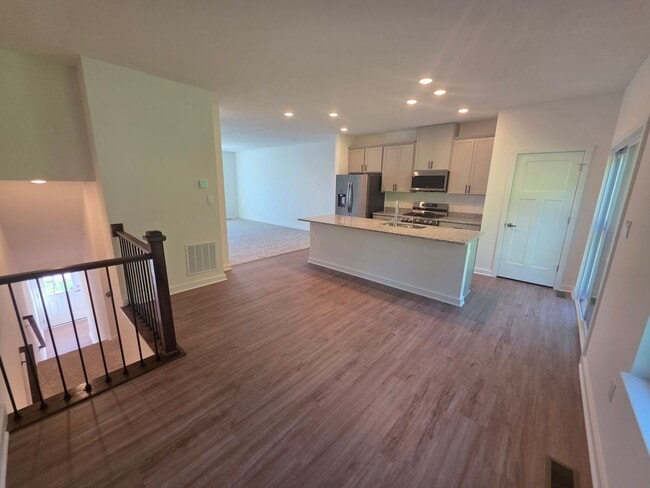 Building Photo - 1806 Canterbury Dr