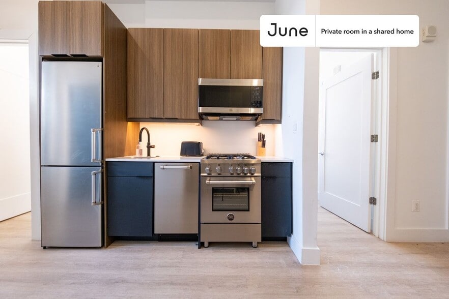 Building Photo - Room in Shared 4 bed/2 bath home