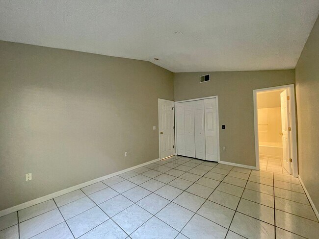 Building Photo - Charming 3-bed, 2-bath in Convenient Location