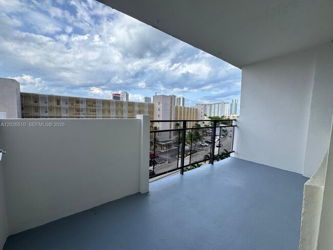 Building Photo - 401 Golden Isles Dr
