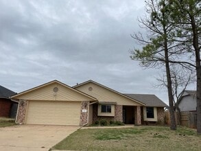 Building Photo - 4105 SW Parkridge Blvd