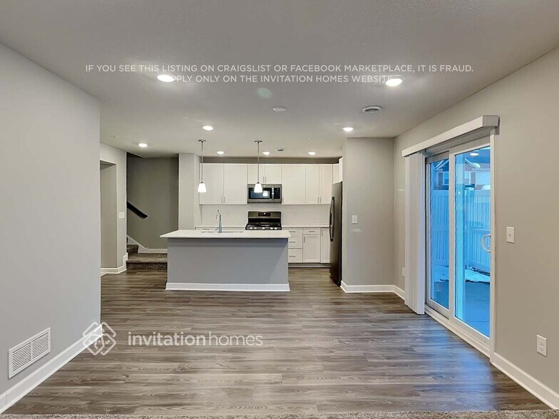 Building Photo - 10900 Everest Pl N