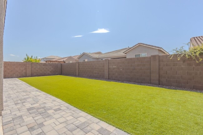 Building Photo - 3 Bedrooms, 2.5 Bathrooms