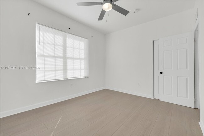 Building Photo - 963 SW 6th St