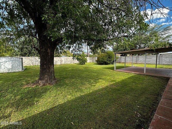 Building Photo - 4238 E Pinchot Ave