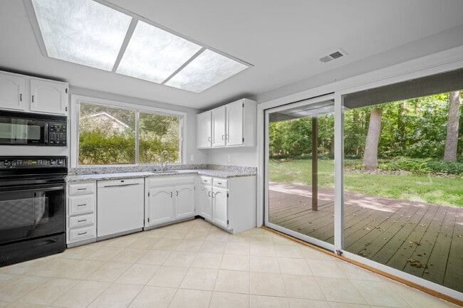 Building Photo - A Nature Lover's Dream Home!