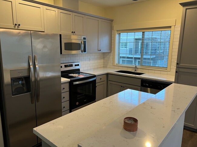 Building Photo - 635 NE Garswood Ln