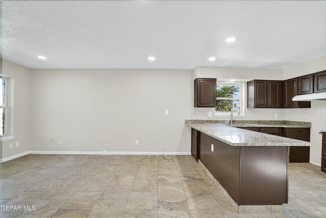 Building Photo - 4324 La Luz Ave