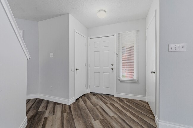 Building Photo - 1427 Hade Falls Ln