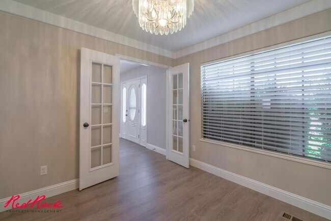 Building Photo - Spacious 6 Bedroom Home with a Balcony!