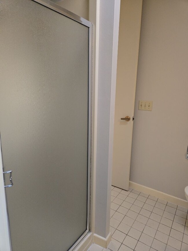 Building Photo - Spectacular View!! This top floor condo is a MUST SEE!! $500 move in credit