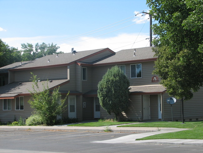 Building Photo - Saturn Apartments