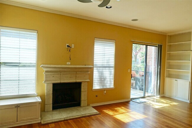 Building Photo - 2105 Lucerne Cove