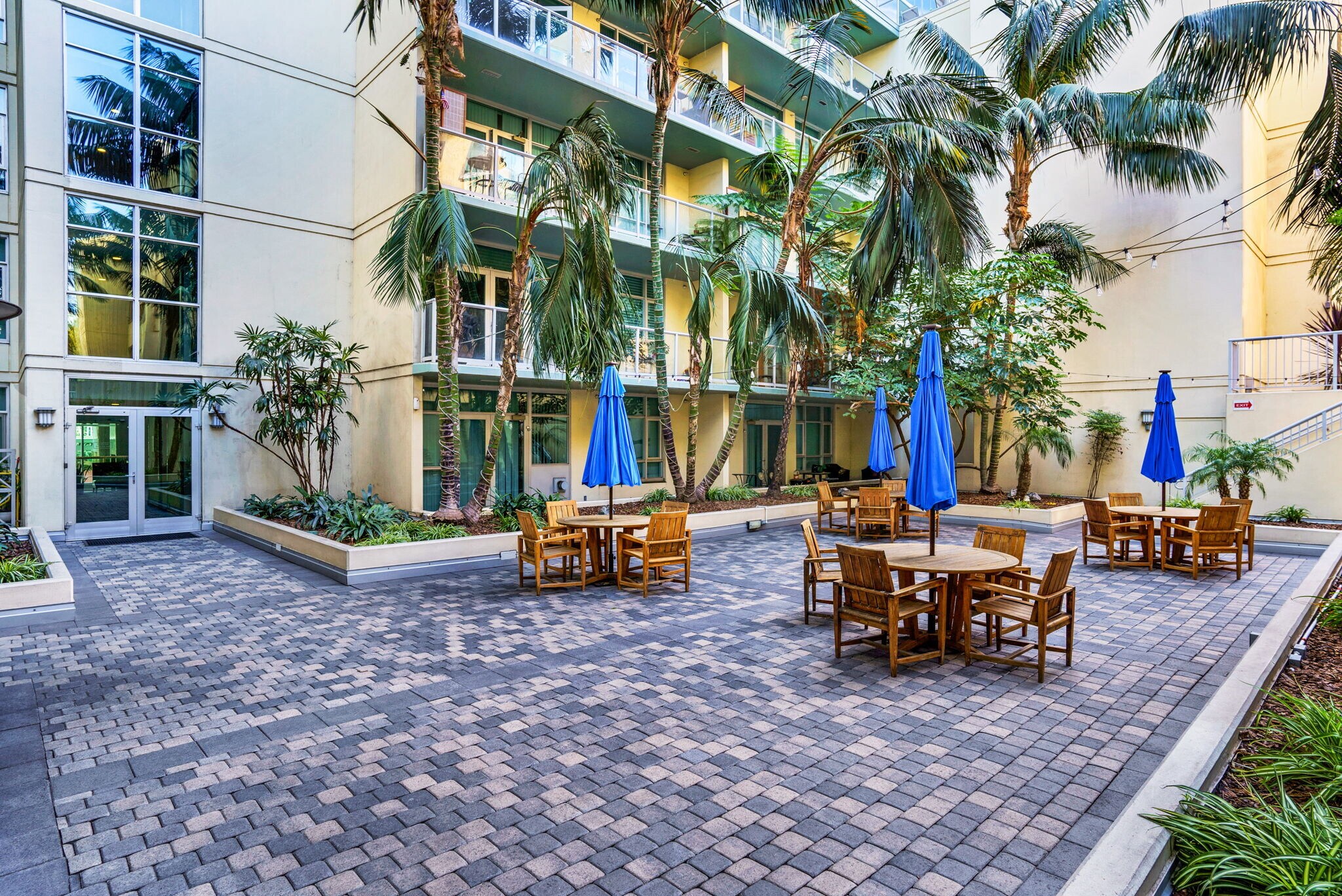 Building Photo - 850 Beech St