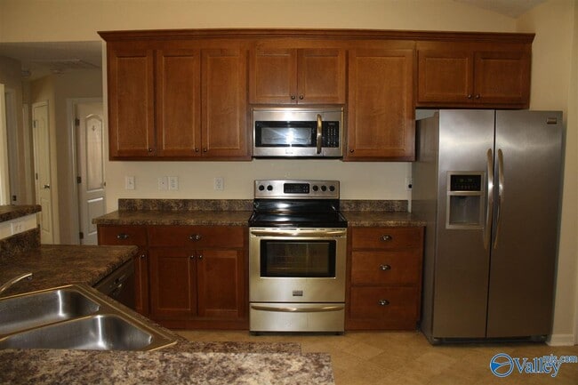 Building Photo - 7010 Thornwood Ln SE