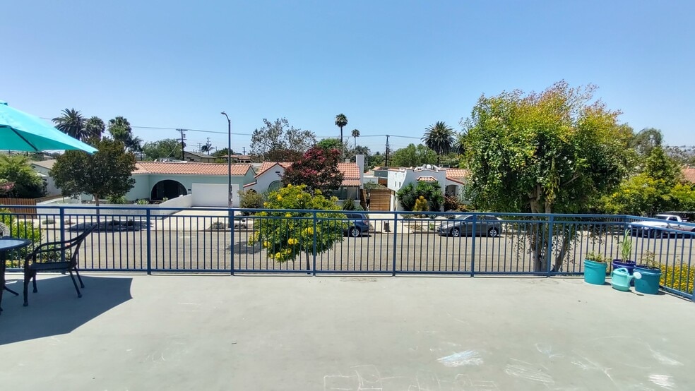Building Photo - 1638 S Curson Ave
