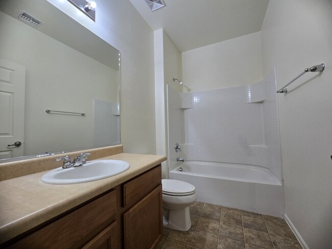 Building Photo - 3303 S Lakeside Ridge Loop