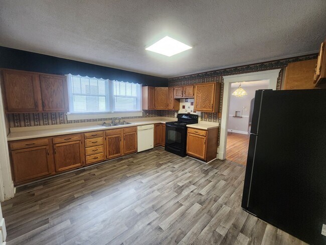 Building Photo - 2 Bedroom Home