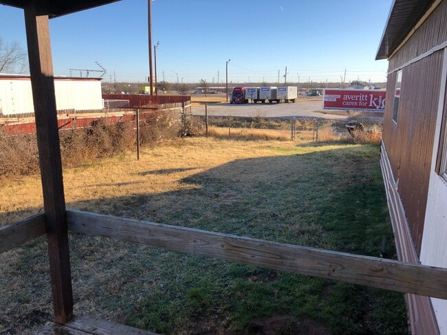 Building Photo - Trailer house; 3 bed, 2 bath