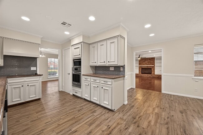 Building Photo - 422 Willow Vista Dr