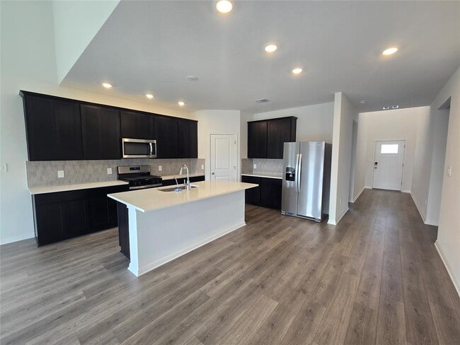 Building Photo - 715 Universal Dr