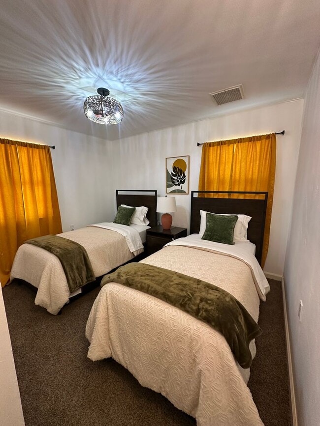 Building Photo - *MOVE IN SPECIAL* $200 off the first full ...