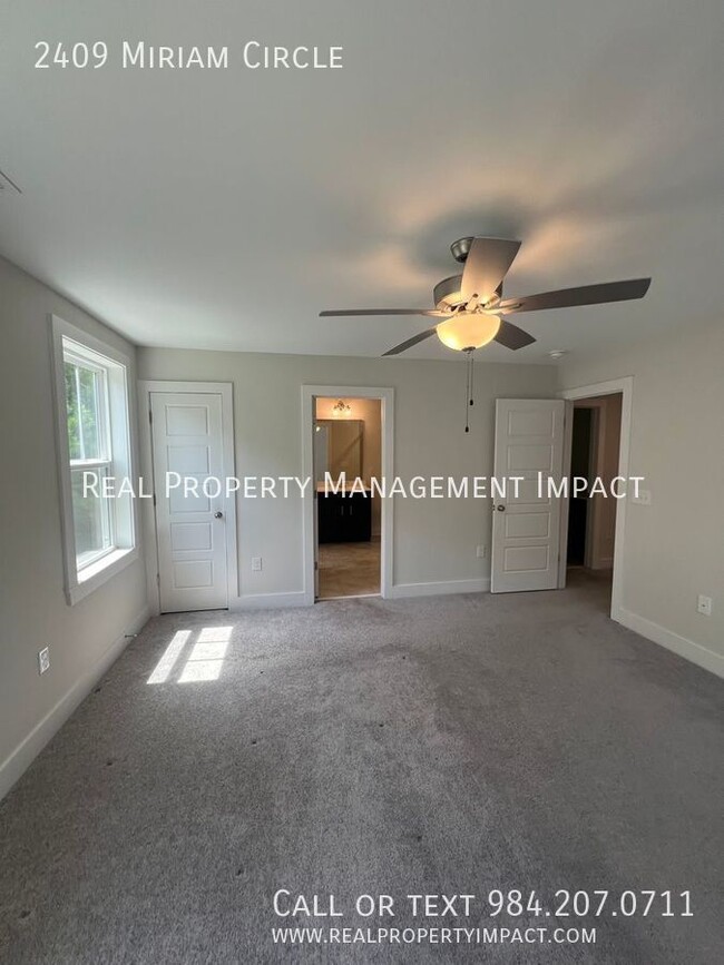 Building Photo - MOVE IN SPECIAL: 1/2 OFF 1 MONTH RENT. New...