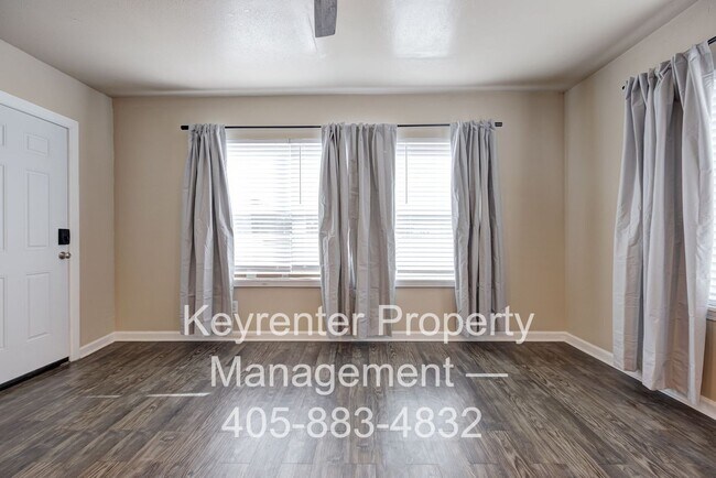 Building Photo - Bright & Stylish 2-Bedroom Close to the Plaza District