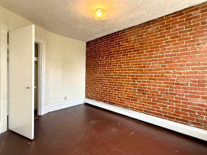 Building Photo - 20 Mead St