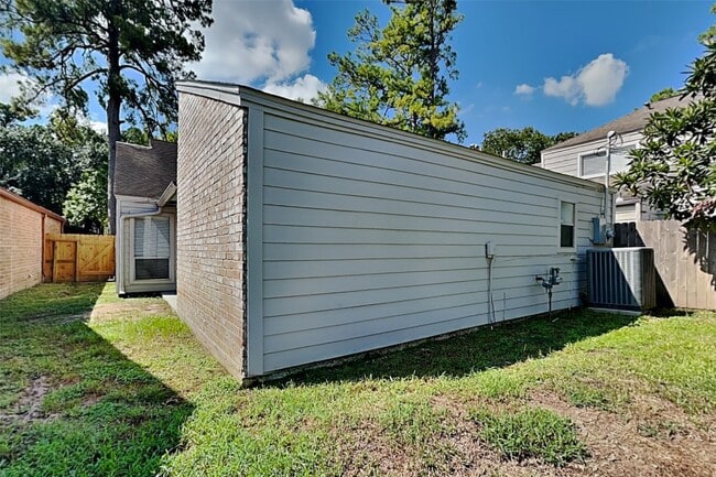 Building Photo - 13202 Ravensway Dr