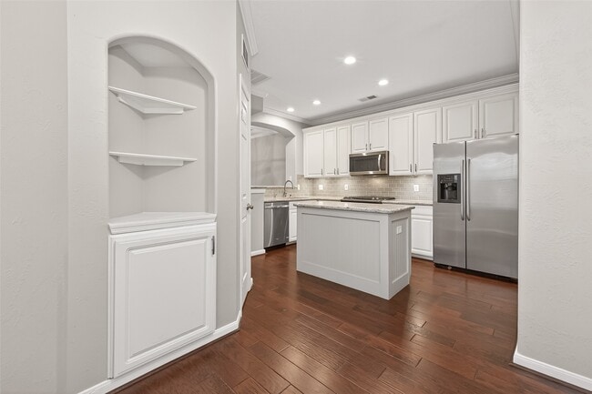 Building Photo - 2330 Everest Way