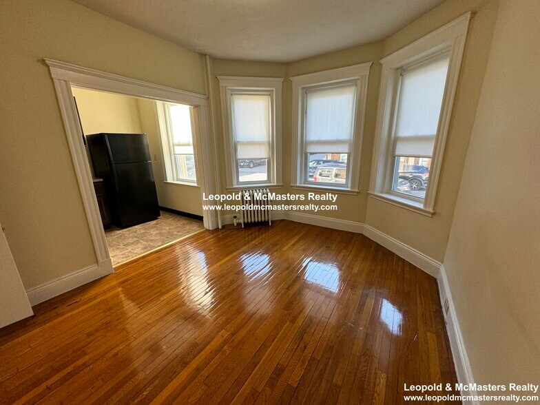 Building Photo - 16 Glenville Ave