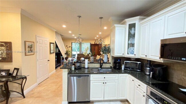 Building Photo - 3887 Tree Top Dr