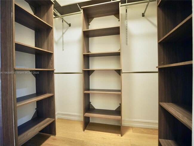 Building Photo - 615 Santander Ave