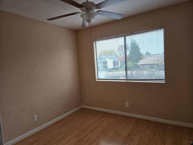 Building Photo - 2950 Niagra #262 - Turlock Condo
