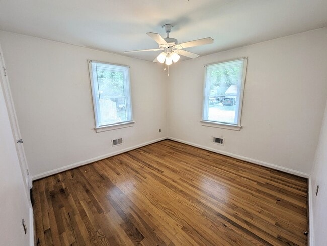 Building Photo - 933 Foley Dr