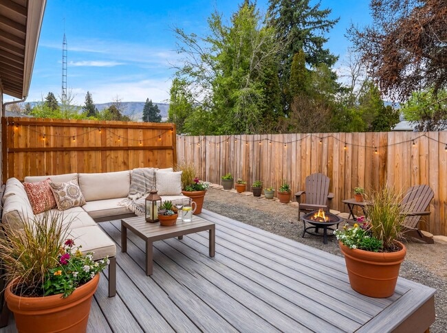 Building Photo - Brand new 2 bed/2 bath, central a/c, dishwasher, washer & dryer, deck & patio! March rent free!