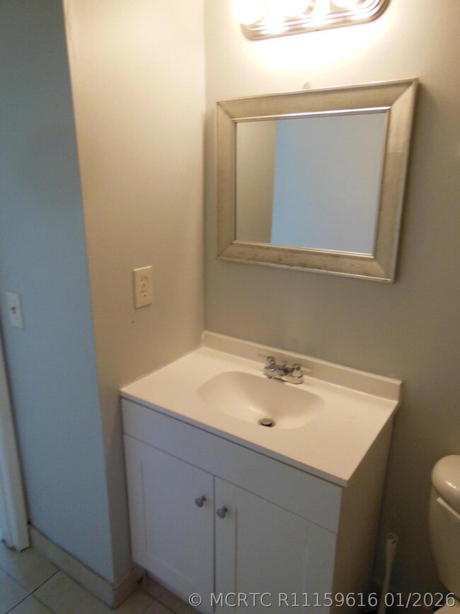 Building Photo - 709 Meadows Cir