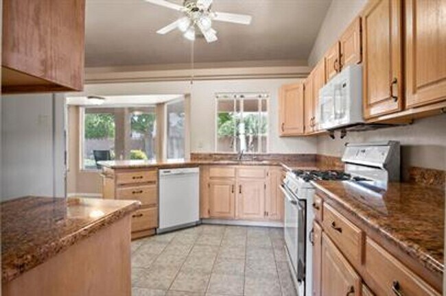 Building Photo - Bloomington Beauty!  6 month lease