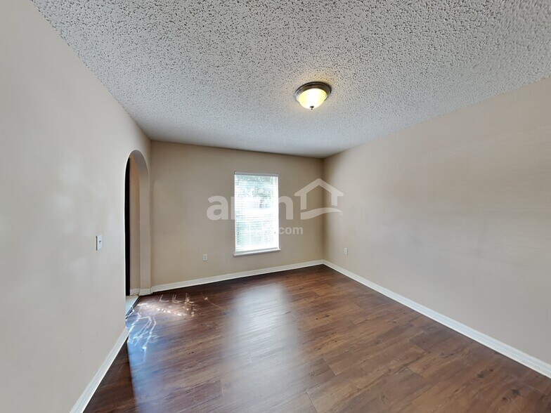 Building Photo - 10114 Maronda Dr