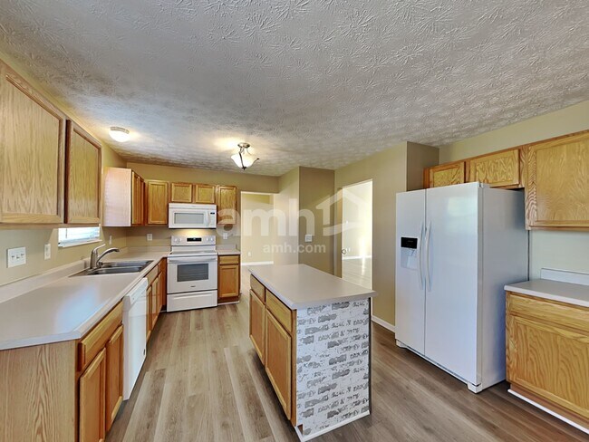 Building Photo - 509 Lake Front Dr