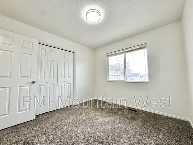 Building Photo - 49 S 200 W